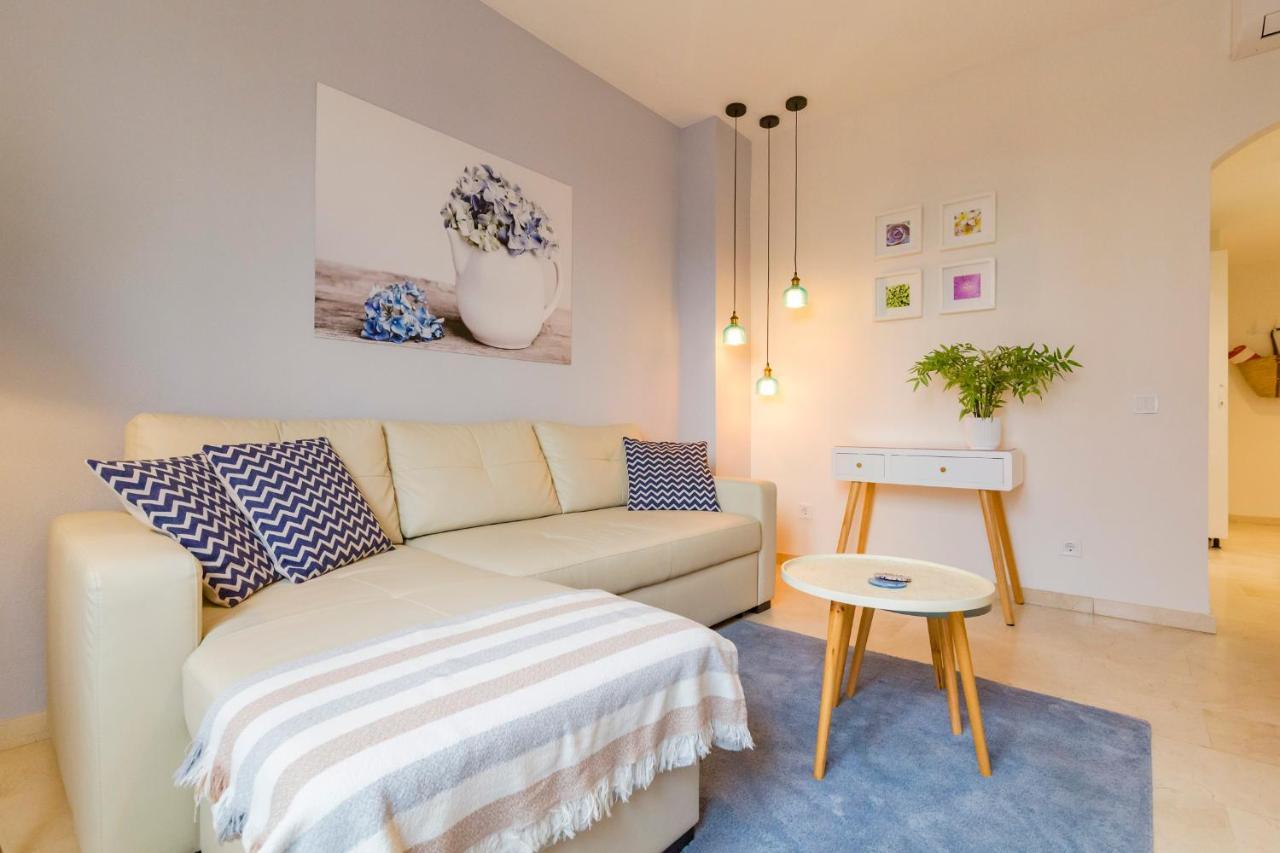Agua VI & Seasonal Pool By Ele Apartments Malaga Bagian luar foto